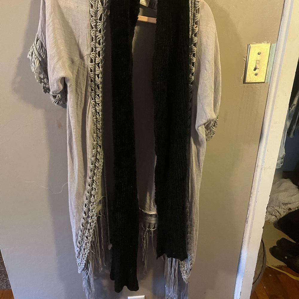 Long black scarf. A bit stretchy fur like.   See pictures